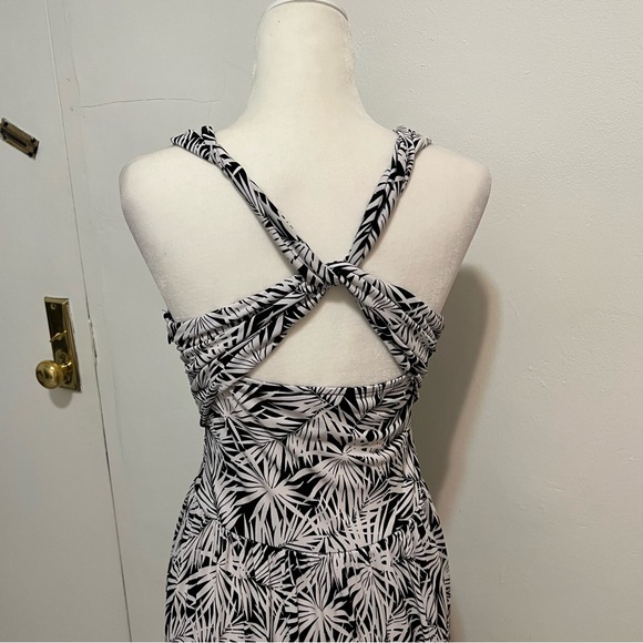 Michael Kors Pompano Palm Leaf Back Twist Maxi. - Picture 6 of 9